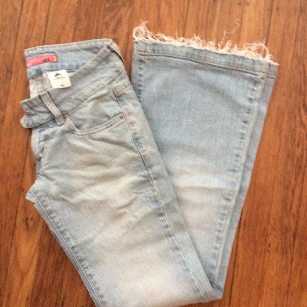 Vintage levis 524 super low flare size 1